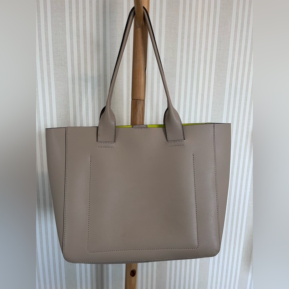 Banana Republic Leather Large East-West Tote in taupe with a lime interior - Picture 4 of 11